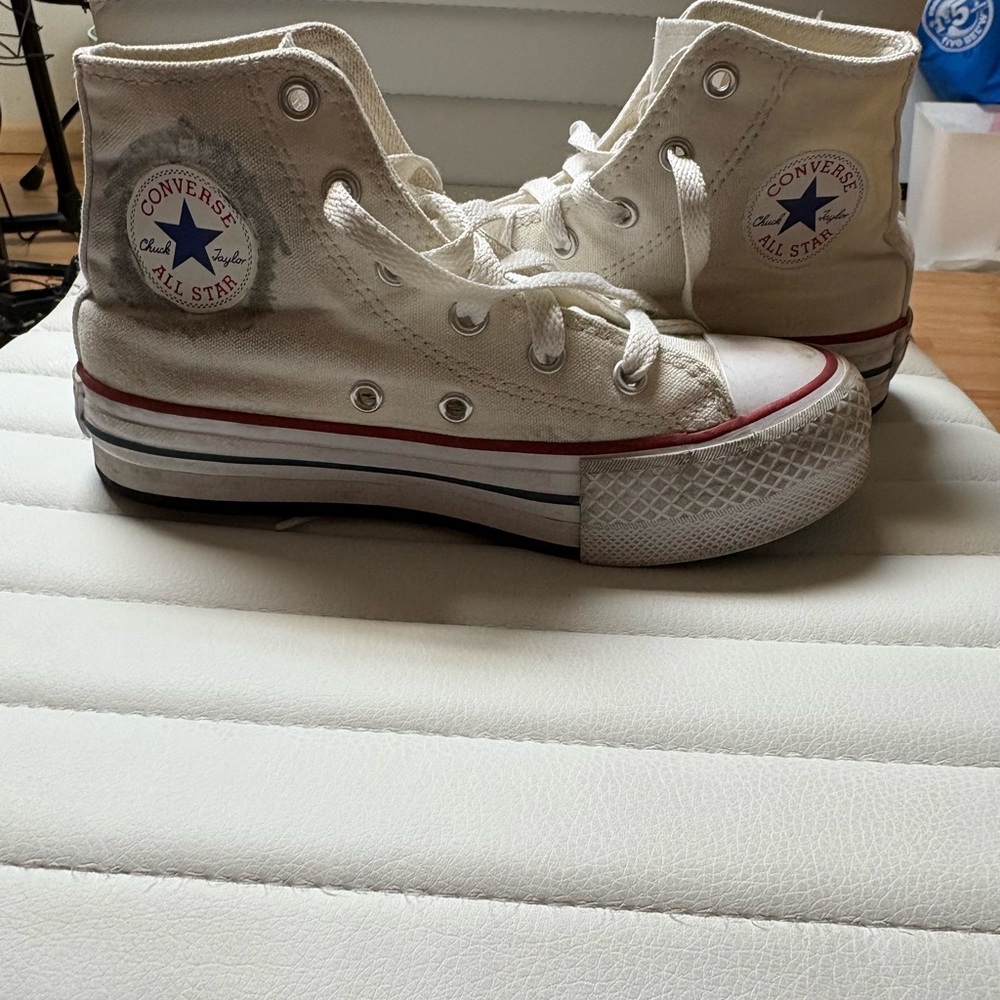 Converse Kids High-Top Sneakers in White and Red - Picture 4 of 16